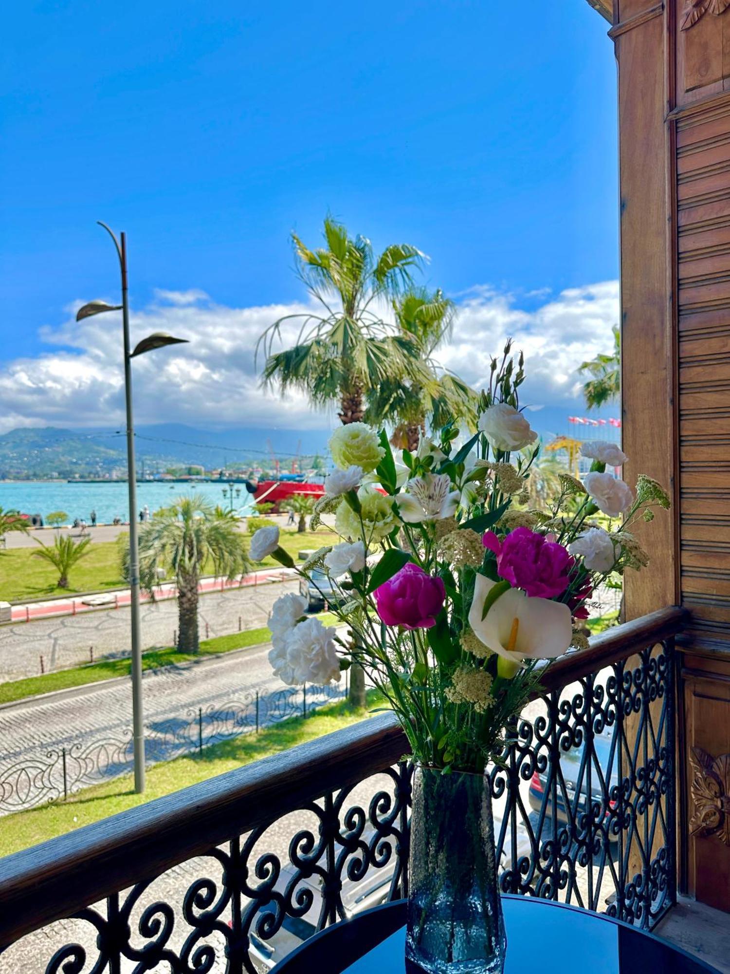 Emerald Hotel Batumi Eksteriør billede