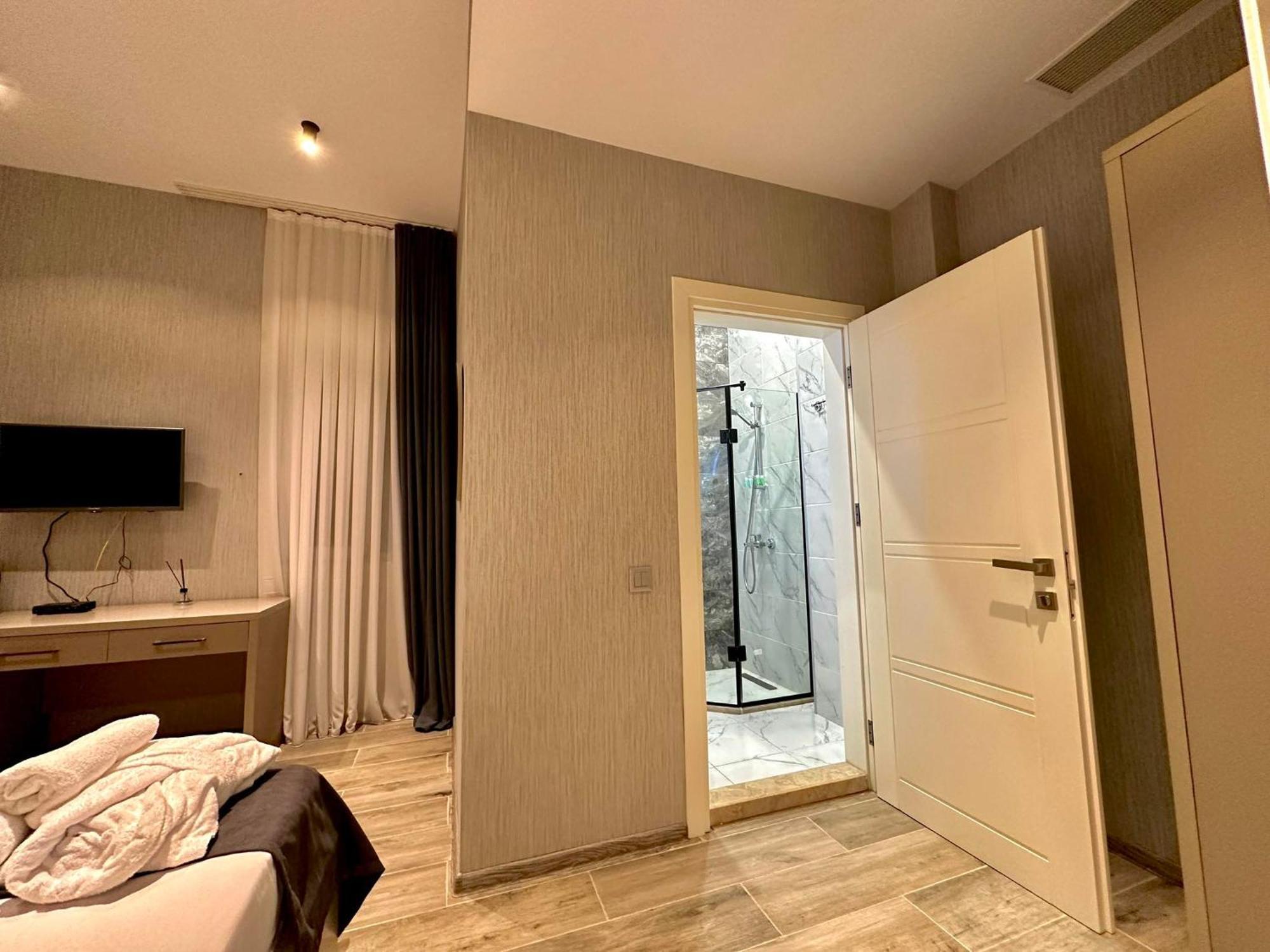 Emerald Hotel Batumi Eksteriør billede